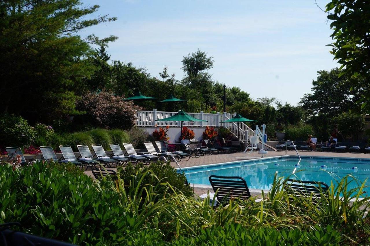 Montauk Manor Hotel Buitenkant foto The pool at the Ocean House