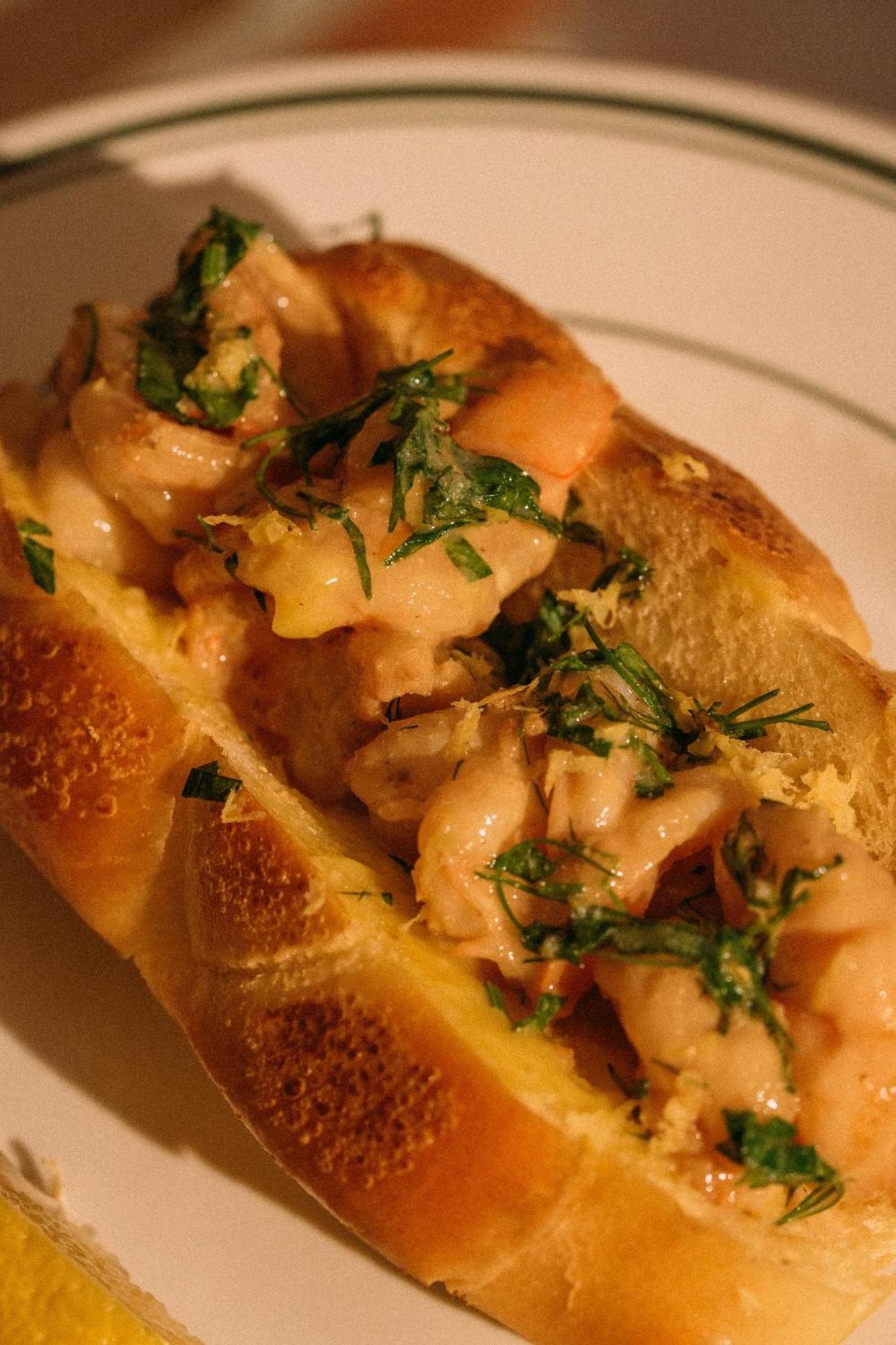 Montauk Manor Hotel Buitenkant foto A scallop roll