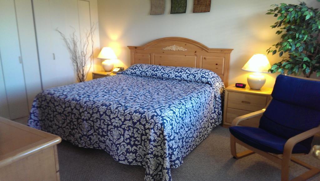Montauk Manor Hotel Kamer foto A bed with a duvet