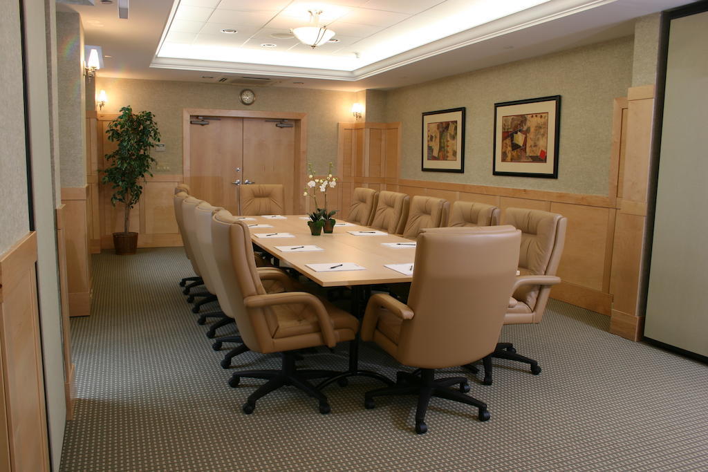 Montauk Manor Hotel Buitenkant foto A boardroom