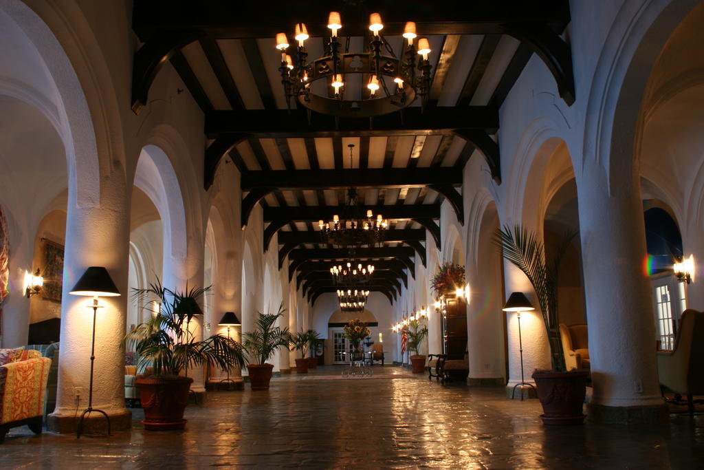 Montauk Manor Hotel Buitenkant foto The interior of the Victoria Falls Hotel