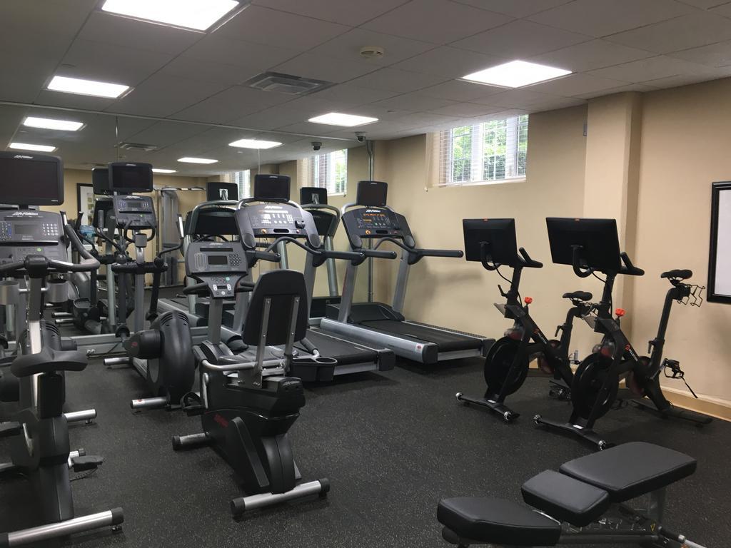 Montauk Manor Hotel Buitenkant foto The Fitness Center at the 1000 North Main Street location
